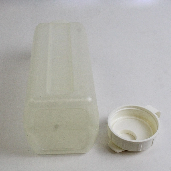 Arrow 1-Quart Plastic Refrigerator Shaker Bottle with Measurements