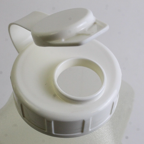 Arrow 1-Quart Plastic Refrigerator Shaker Bottle with Measurements