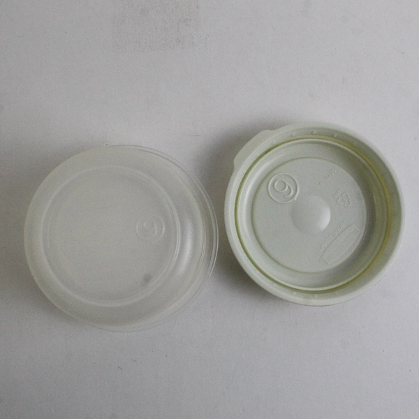 Rubbermaid #6 Servin' Saver 10 oz Round Food Storage Container 0018-15