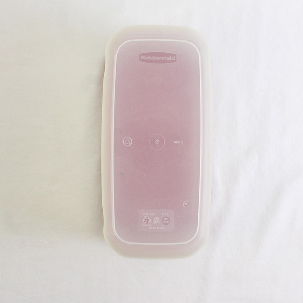 Rubbermaid 2.5 L Plastic Food Storage Container 7N02-2 Red Lid FLAWED