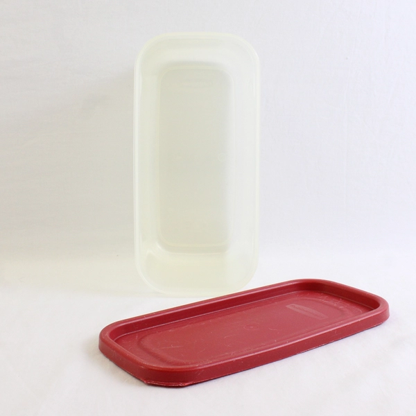Rubbermaid 2.5 L Plastic Food Storage Container 7N02-2 Red Lid FLAWED