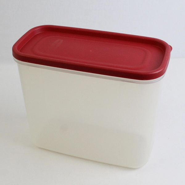 Rubbermaid 3.8 L Plastic Food Storage Container 7N03-1 Red Lid