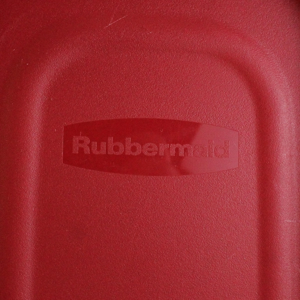 Rubbermaid 3.8 L Plastic Food Storage Container 7N03-1 Red Lid