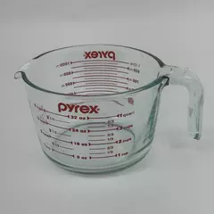 Pyrex 1-Quart Measuring Cup Clear with Red Measurements Open Handle