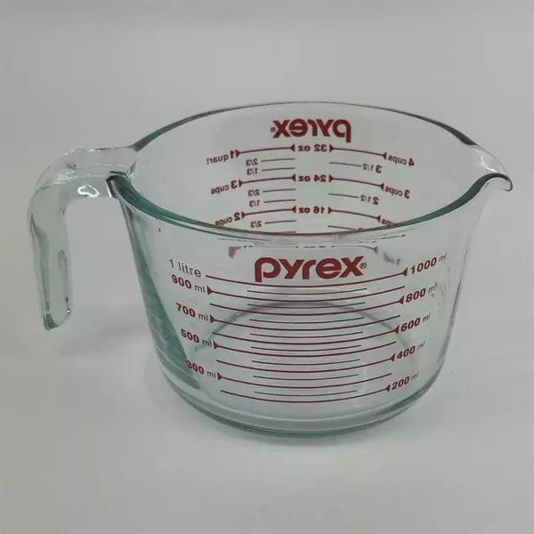 Pyrex 1-Quart Measuring Cup Clear with Red Measurements Open Handle