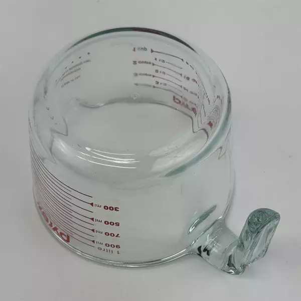 Pyrex 1-Quart Measuring Cup Clear with Red Measurements Open Handle