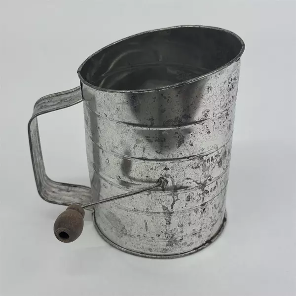 Vintage 3 Cup Metal Bromwell's Measuring Hand Crank Flour Sifter Kitchen Baking