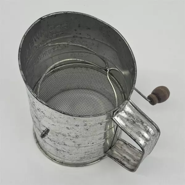 Vintage 3 Cup Metal Bromwell's Measuring Hand Crank Flour Sifter Kitchen Baking