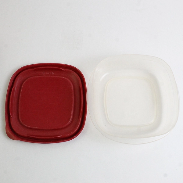 Lot of 8 Rubbermaid Food Containers 7J61 7J62 7J63 FLAWED