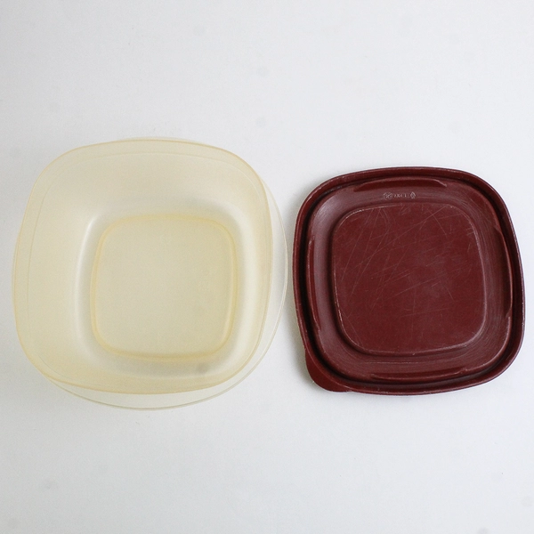 Lot of 8 Rubbermaid Food Containers 7J61 7J62 7J63 FLAWED