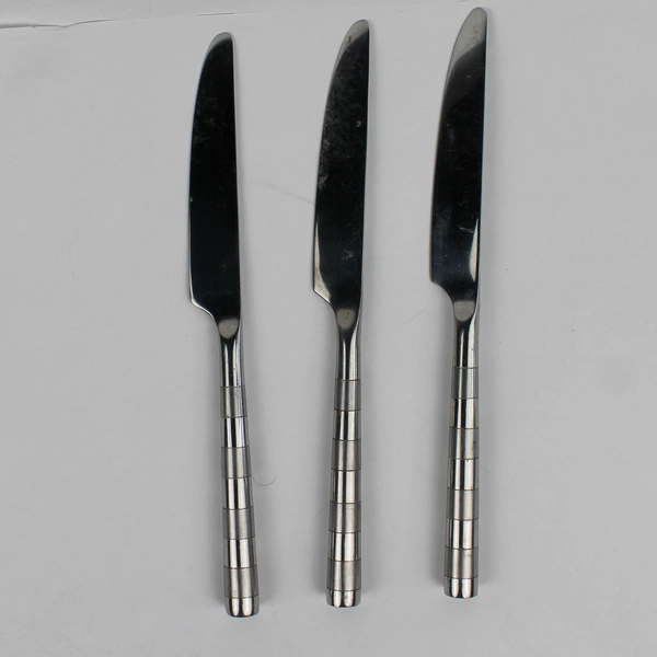 Lot of 3 Cambridge 18/10 Stainless Glossy Satin Dinner Knife Leigh-Sand Pattern 