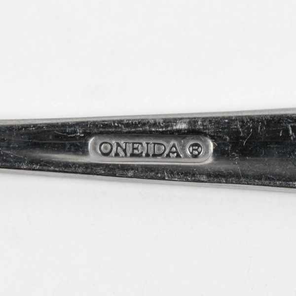 Lot of 5 Oneida Quadratic Pattern Teaspoons Glossy Frosted 6.25 Inches