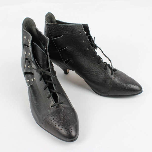 Vintage Imperial Women's 7 Black Leather Heeled Shoes Made in Yugoslavia