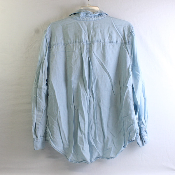 Liz Claiborne Women's L Light Blue Denim Long Sleeve Pullover Shirt