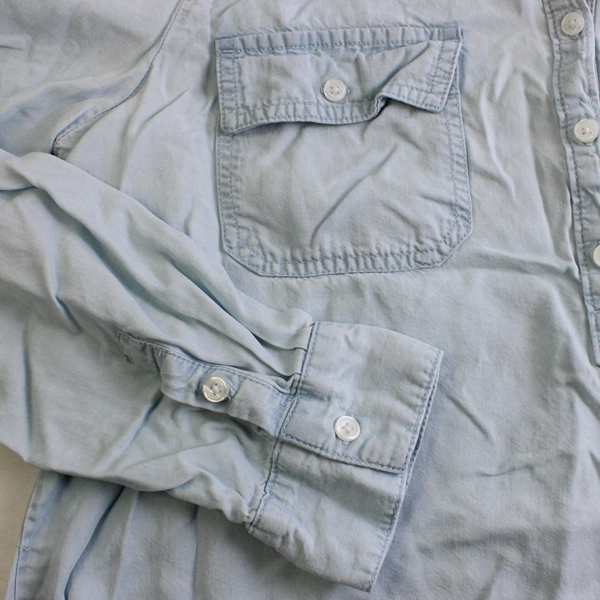 Liz Claiborne Women's L Light Blue Denim Long Sleeve Pullover Shirt