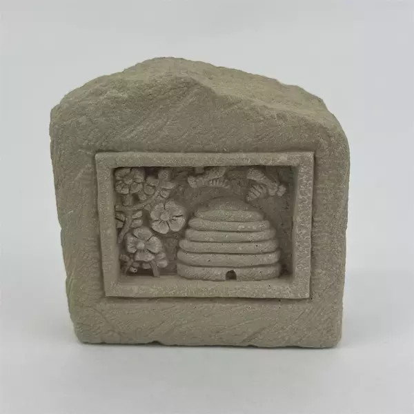1994 Carruth Studio Honey Bee Mini Hanging Stone Plaque
