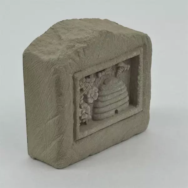 1994 Carruth Studio Honey Bee Mini Hanging Stone Plaque