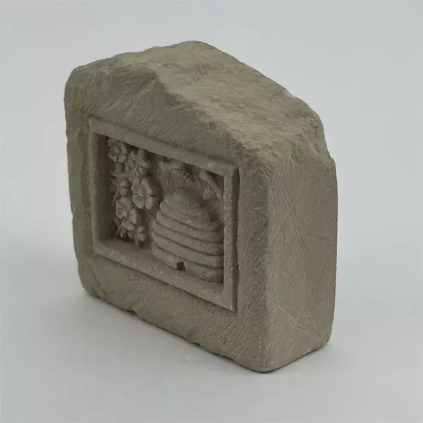 1994 Carruth Studio Honey Bee Mini Hanging Stone Plaque