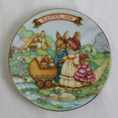 Avon Easter Plate 1991 Springtime Stroll Bunnies Porcelain 22K Gold Trim 5"