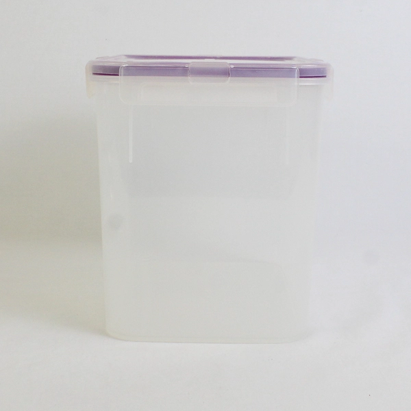 Snapware 17 Cups Clear Plastic Food Storage Container