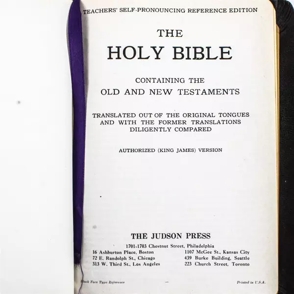 King James Holy Bible Old & New Testaments Self-Pronouncing Judson Press