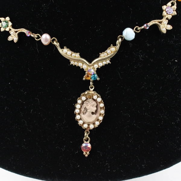 You & I Beaded Cameo Pendant Necklace Faux Pearls Costume Jewelry 20.5"