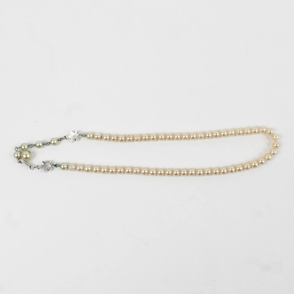 Vintage Faux Pearl Gold Toned Leaf Motif Choker