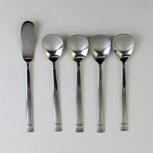 Lot Of 5 Oneida Silver Sunnybrook (Stainless) Flatware 4 Sugar Spoons & 1 Knife