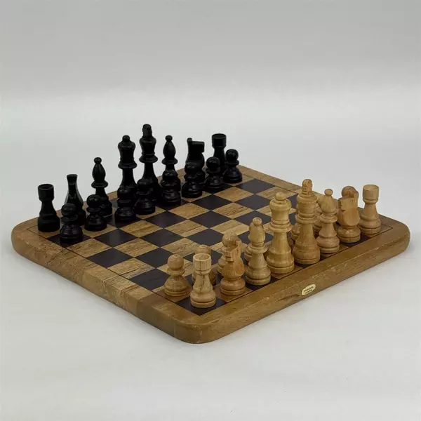 Vintage 1993 FAO Schwarz Solid Oak Finish Board Wood Chess Set By Cardinal