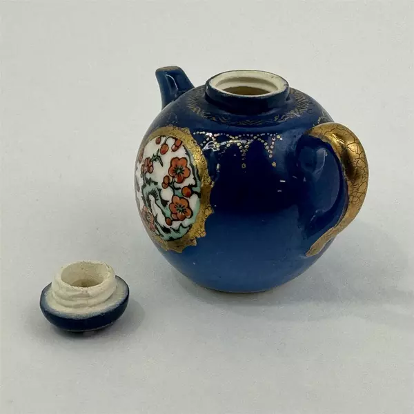 Vintage Hand Painted Blue Floral Teapot Salt or Pepper Shaker Japan