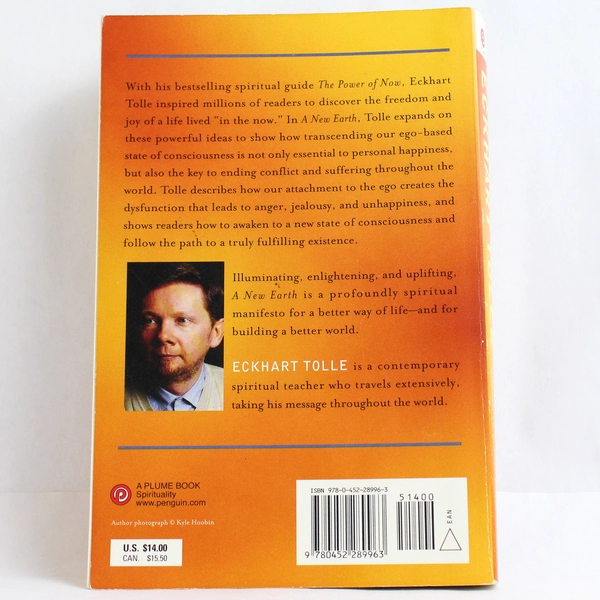A New Earth Awakening to Your Life's Purpose by Eckhart Tolle Paperback 2006