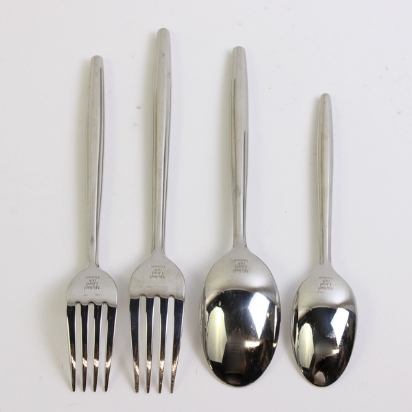 A Lot of 4 Michael Lloyd 18/8 Stainless Dinner & Salad Forks Teaspoon Soup Spoon
