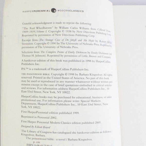 Barbara Kingsolver's The Poisonwood Bible 2005 Paperback Novel