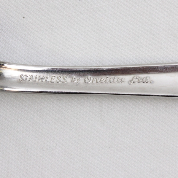 Lot of 25 Oneida Oceanic Stainless Steel Place Spoons Glossy Finish