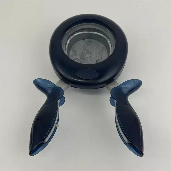 Blue Fiskars Circle Squeeze Paper Punch Crafting