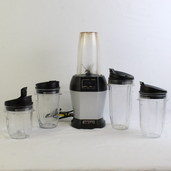 Nutri Ninja Pro 900W Personal Blender Black/Silver + 5 Cups 4 Lids Used