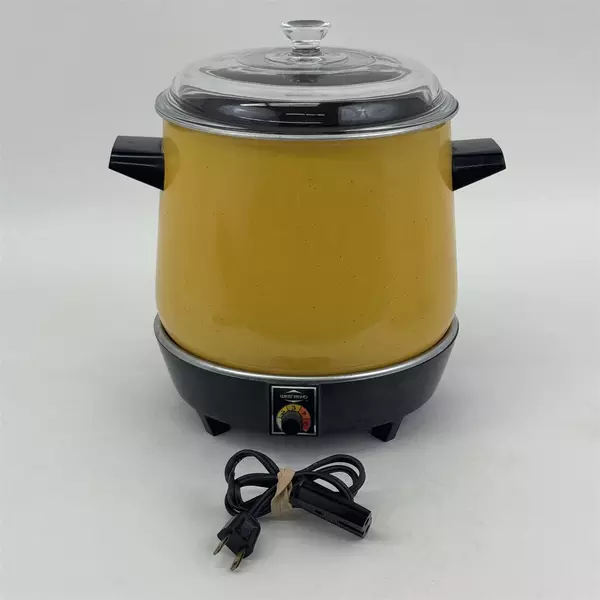 West Bend Lazy Day SLO-Cooker 5225 Yellow Removable 6 qt Pot Cord