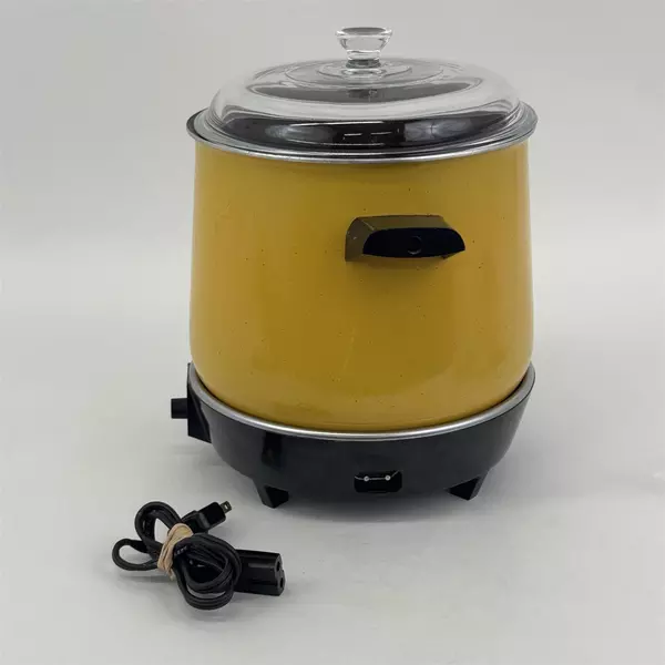 West Bend Lazy Day SLO-Cooker 5225 Yellow Removable 6 qt Pot Cord