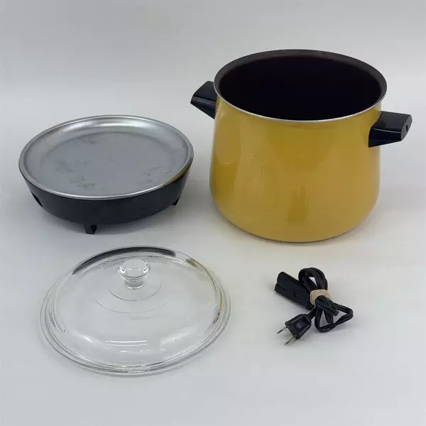 West Bend Lazy Day SLO-Cooker 5225 Yellow Removable 6 qt Pot Cord