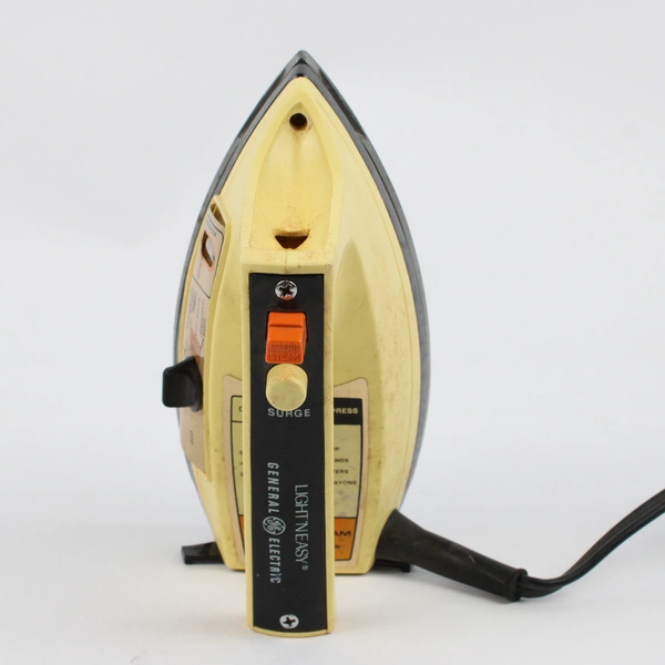 Vtg GE General Electric Light N Easy Steam Surge Iron Vintage BO1 F200