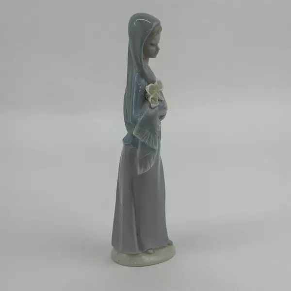 Lladro Porcelain Valencia Spain 4650 Girl With Calla Lilies 9 1/8" Figurine 1969
