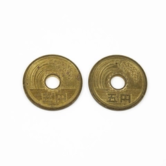 Lot of 2 Japanese 5 Yen Brass Coins Heisei 1989 & 1995