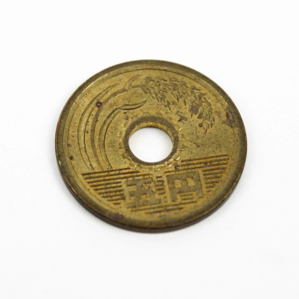 Lot of 2 Japanese 5 Yen Brass Coins Heisei 1989 & 1995