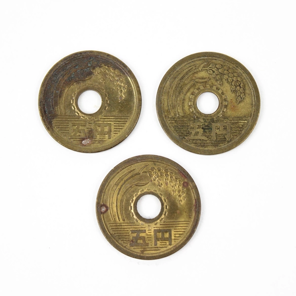 Lot of 3 Japanese 5 Yen Circulated Brass Coins Showa 1950 1969 1974