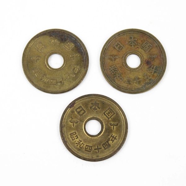 Lot of 3 Japanese 5 Yen Circulated Brass Coins Showa 1950 1969 1974