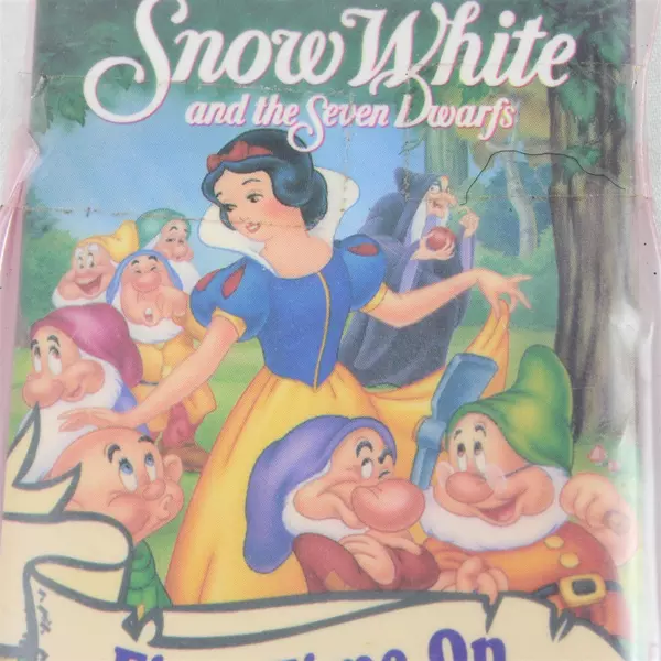 Vintage Disney Snow White & the Seven Dwarfs 'First Time on Video' Pinback 3.25"