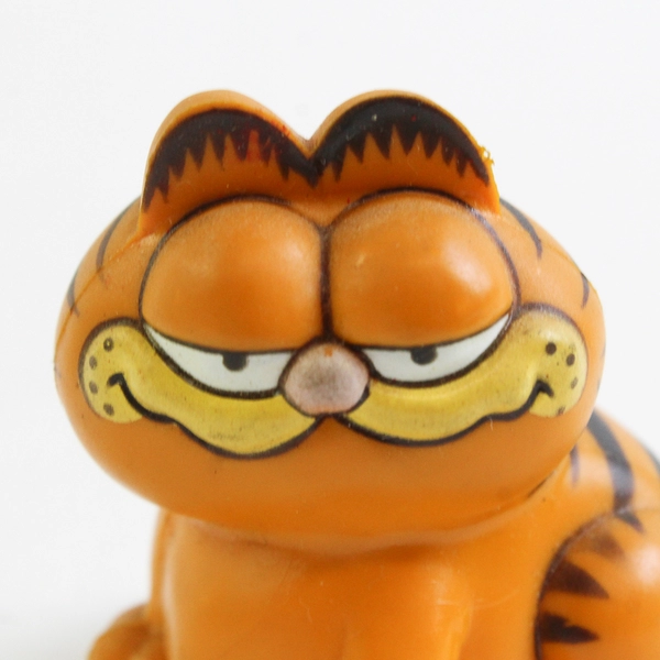 Vintage United Feature Syndicate Garfield 2" PVC Figurine 1978
