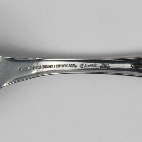 Lot of 2 Oneida Silver Wm A Rogers Deluxe Huntington Pattern Sugar Spoons