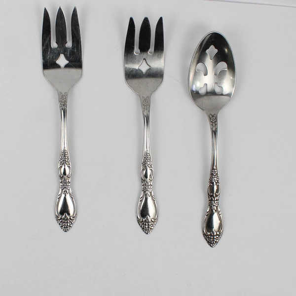 Lot of 3 Oneida Silver Wm A Rogers Deluxe Huntington Pattern Serving Utensils