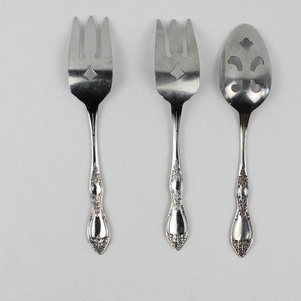 Lot of 3 Oneida Silver Wm A Rogers Deluxe Huntington Pattern Serving Utensils
